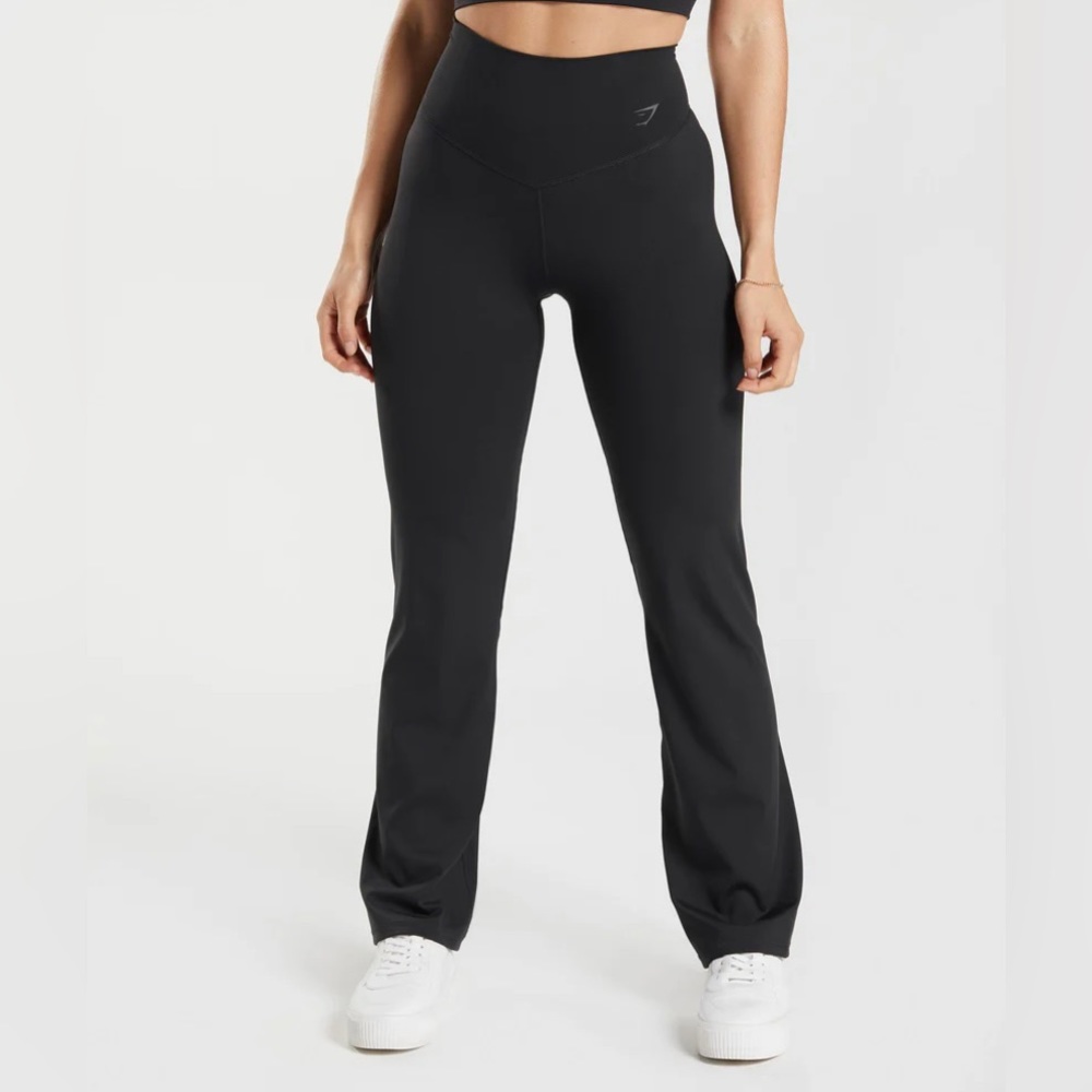 GYMSHARK ELEVATED FLARED LEGGINGS